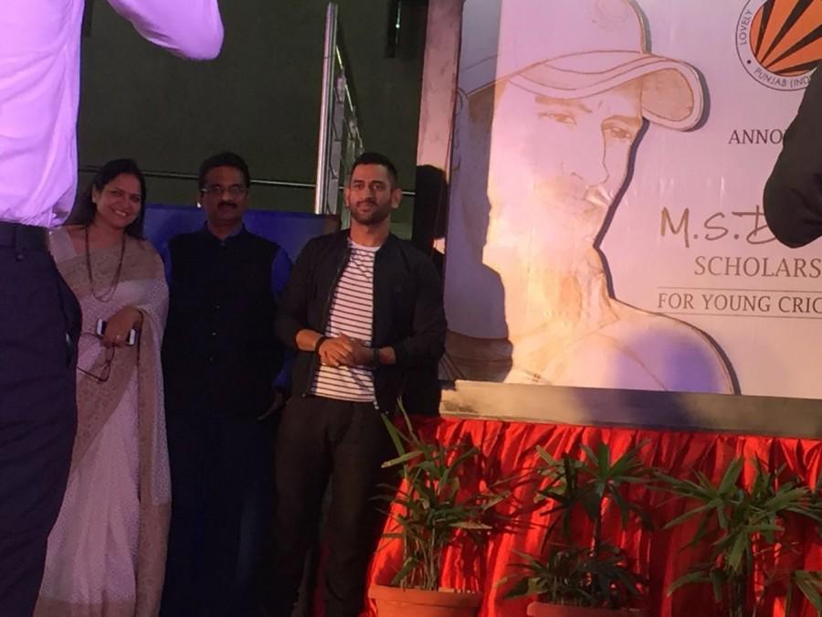 Dhoni unveils Sushant Singh's 'MS Dhoni: The Untold Story' trailer MS Dhoni,MS Dhoni: The Untold Story,MS Dhoni: The Untold Story trailer,Cricket player MS Dhoni,MS Dhoni: The Untold Story trailer launch,MS Dhoni: The Untold Story trailer launch pics,MS Dhoni: The Untold Story trailer launch images,MS Dhoni: The Untold S
