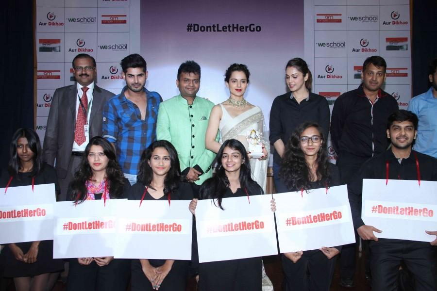Bollywood actress Kangana Ranaut promotes Swachh Bharat campaign. Kangana Ranaut,Kangana Ranaut promotes Swachh Bharat campaign,Swachh Bharat campaign,actress Kangana Ranaut,Kangana Ranaut latest pics,Kangana Ranaut latest images,Kangana Ranaut latest photos,Kangana Ranaut latest stills,Kangana Ranaut latest pictures