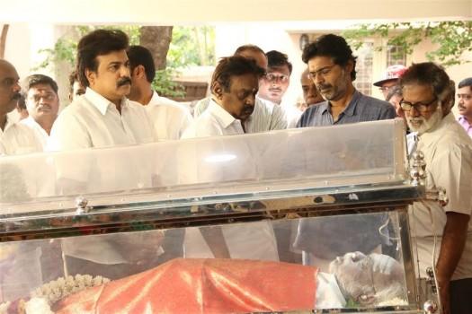 Celebs like Vijayakanth, Latha Rajnikanth, Bala, Ilaiyaraaja, Vishal, Pasupathy, Sasikumar, Udhayanidhi Stalin, Prabhu, Rama Rajan, Seeman, Aadhav Kannadhasan, Director Mahendran, comedy actor Senthil, Gangai Amaran, Premgi, Nithin Sathya, EVKS Elangovan, Pandiarajan, Karthik Subbaraj, Venkat Prabhu, T Rajendar, Suriya, Karthi, Sivakumar, Goundamani at Panchu Arunachalam Funeral.