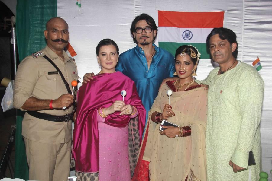 Independence day celebrations on the sets of Ek Maa Jo Laakhon Ke Liye Bani 'Amma' Independence day,Independence day celebrations,Independence day 2016,70th independence day,Ek Maa Jo Laakhon Ke Liye Bani,Amma,Amma TV series