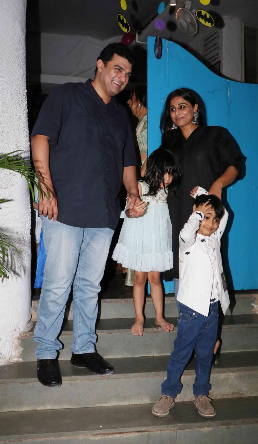 Last night Bollywood actress Vidya Balan with her hubby Siddarth Roy Kapoor spotted at Olive restaurant in Bandra Vidya Balan,Siddarth Roy Kapoor,Vidya Balan and Siddarth Roy Kapoor,Vidya Balan at Olive restaurant,Siddarth Roy Kapoor at Olive restaurant,actress Vidya Balan,Vidya Balan pics,Vidya Balan images,Vidya Balan photos,Vidya Balan pictures