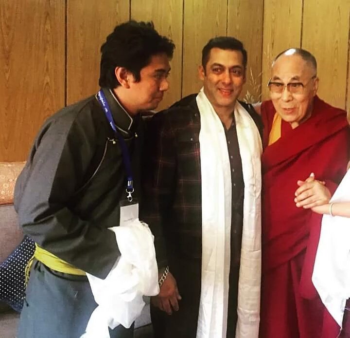 Bollywood actor Salman Khan meets 'Dalai Lama' in Ladakh. Salman Khan,Dalai Lama,Salman Khan meets Dalai Lama,Salman Khan with Dalai Lama,Salman Khan and Dalai Lama,Salman Khan in Ladakh,Salman Khan latest pics,Salman Khan latest images,Salman Khan latest photos,Salman Khan latest stills,Salman Khan latest pictu