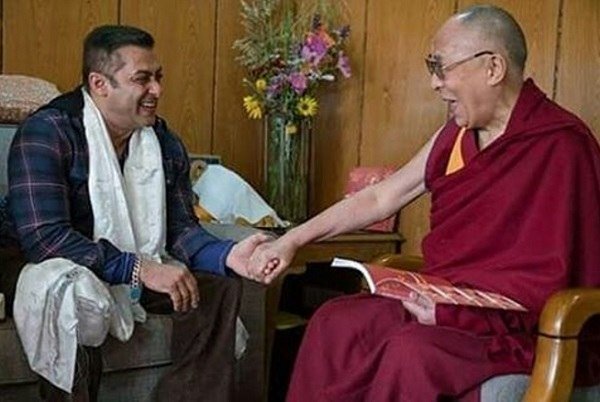 Bollywood actor Salman Khan meets 'Dalai Lama' in Ladakh. Salman Khan,Dalai Lama,Salman Khan meets Dalai Lama,Salman Khan with Dalai Lama,Salman Khan and Dalai Lama,Salman Khan in Ladakh,Salman Khan latest pics,Salman Khan latest images,Salman Khan latest photos,Salman Khan latest stills,Salman Khan latest pictu