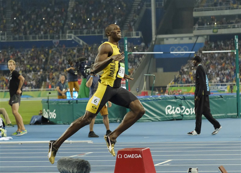 Rio Olympics 2016,Usain Bolt wins 100m gold,Usain Bolt wins gold,Usain Bolt,Jamaican athlete Usain Bolt,Rio Games,Bolt creates athletics history at Rio Olympics