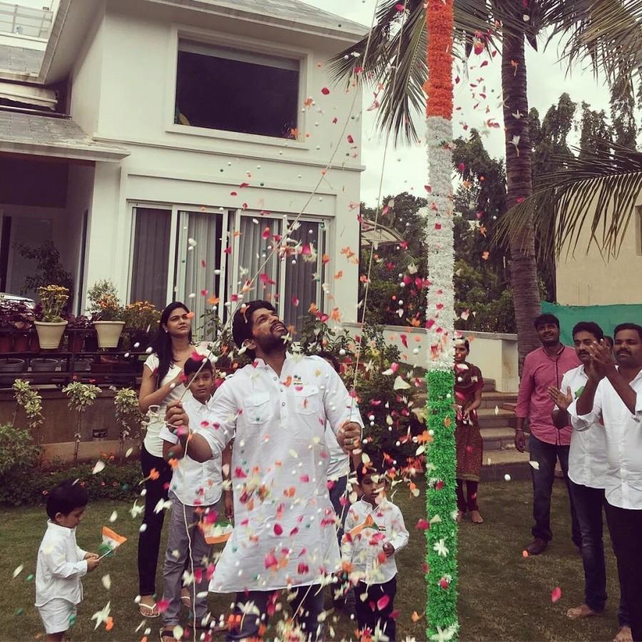 70th Independence Day: Allu Arjun, Mohanlal, Allu Aravind and other celebs hoist Indian Flag. 70th Independence Day,70th Independence Day celebrations,Independence Day,Independence Day celebrations,Allu Arjun,Mohanlal,Allu Arjun hoist Indian Flag,Mohanlal hoist Indian Flag,Indian Flag
