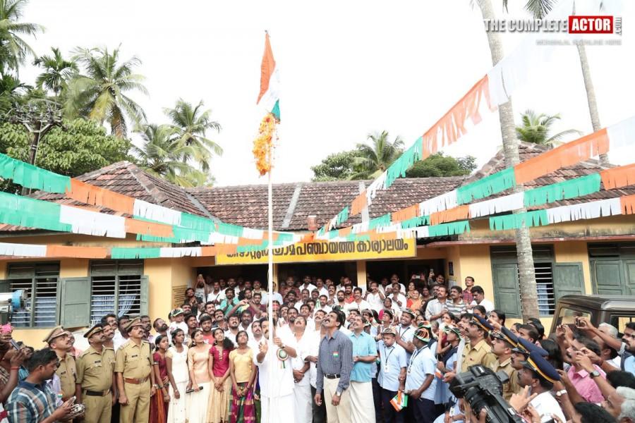 70th Independence Day: Allu Arjun, Mohanlal, Allu Aravind and other celebs hoist Indian Flag. 70th Independence Day,70th Independence Day celebrations,Independence Day,Independence Day celebrations,Allu Arjun,Mohanlal,Allu Arjun hoist Indian Flag,Mohanlal hoist Indian Flag,Indian Flag
