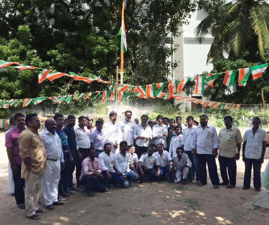70th Independence Day: Allu Arjun, Mohanlal, Allu Aravind and other celebs hoist Indian Flag. 70th Independence Day,70th Independence Day celebrations,Independence Day,Independence Day celebrations,Allu Arjun,Mohanlal,Allu Arjun hoist Indian Flag,Mohanlal hoist Indian Flag,Indian Flag