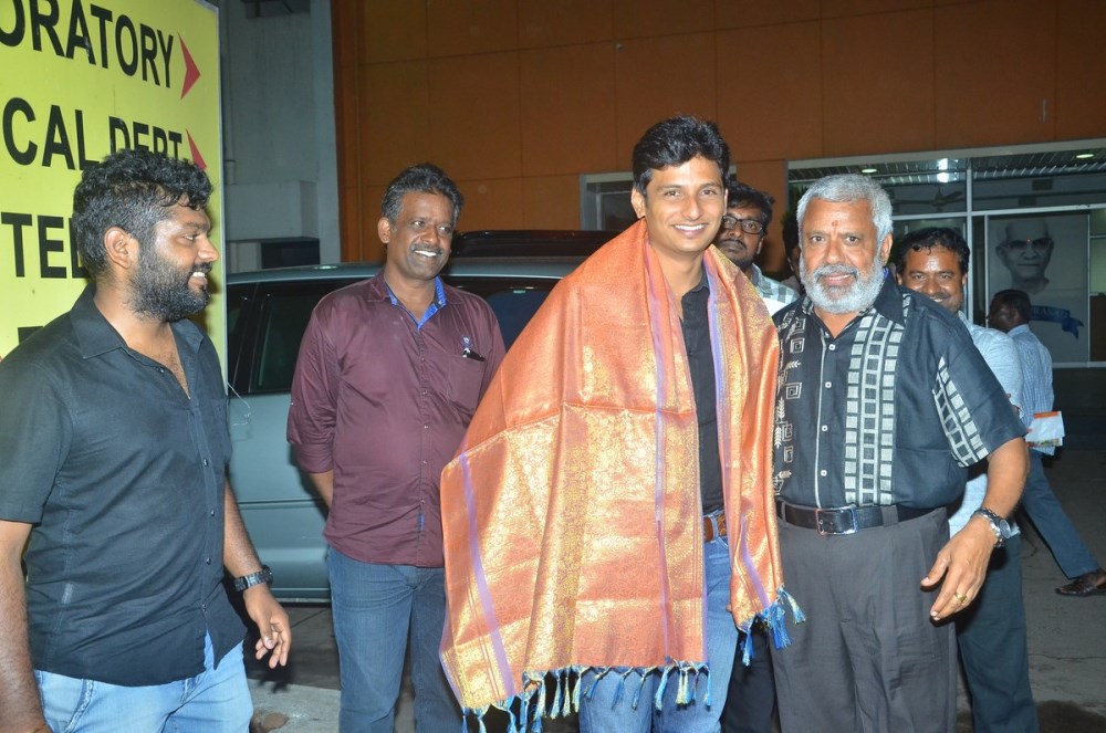 Tamil movie Thirunaal Success Meet event held at Chennai. Celebs like Jiiva (Jeeva), Music Director Srikanth Deva, Cinematographer Mahesh Muthuswami, Director PS Ramnath, Producer M. Senthil Kumar and others graced the event. Thirunaal Movie Success Meet,Thirunaal Success Meet,Jiiva,Srikanth Deva,Thirunaal Success Meet pics,Thirunaal Success Meet images,Thirunaal Success Meet photos,Thirunaal Success Meet stills,Thirunaal Success Meet pictures
