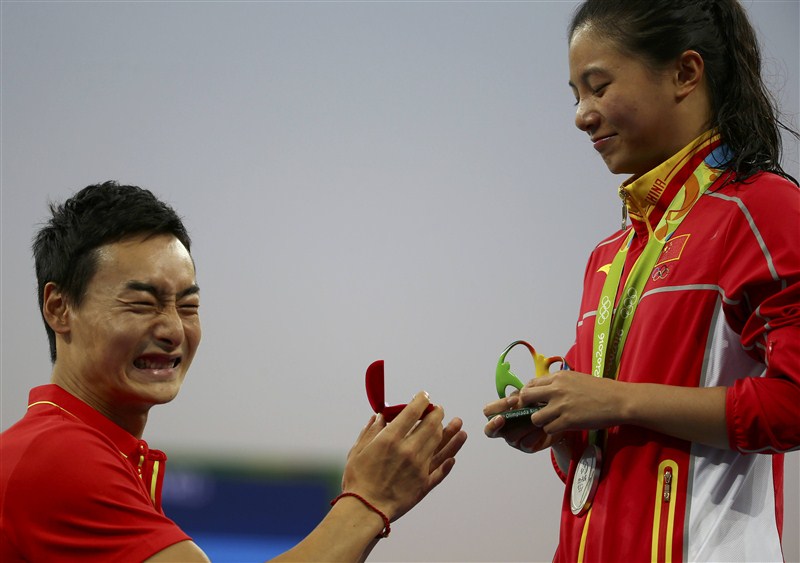 Chinese swimmer He Zi was surprised by a marriage proposal from her boyfriend and fellow diver Qin Kai after receiving her women's 3 metre springboard silver medal at the Rio Olympics. Rio Olympics 2016,Rio Olympics,Qin Kai,swimmer He Zi,He Zi,He Zi accepts marriage proposal,He Zi accepts Qin Kai,Rio Olympics pics,Rio Olympics images,Rio Olympics photos,Rio Olympics stills,Rio Olympics pictures
