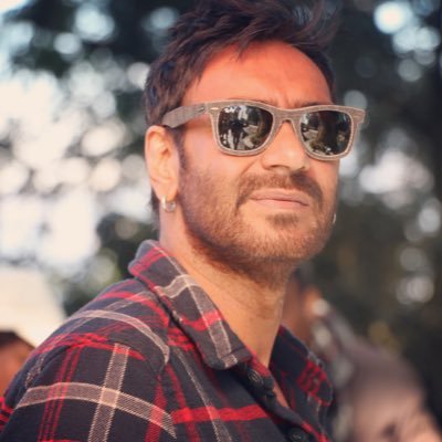As the nation celebrated its 70th Independence Day on Monday, celebrities like Amitabh Bachchan, Shabana Azmi, Shah Rukh Khan and Priyanka Chopra took to Twitter to greet fans, calling it a day Shah Rukh Khan,Priyanka Chopra,Amitabh Bachchan,Shah Rukh Khan greet fans on Independance Day,Priyanka Chopra greet fans on Independance Day,Amitabh Bachchan greet fans on Independance Day,Independance Day,Independance Day 2016