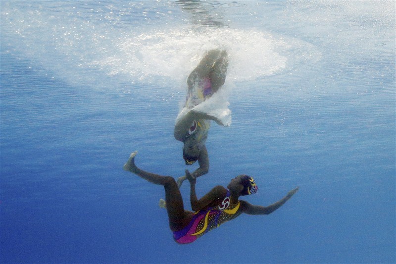 Synchronized swimmers reveal complex coordination under the water's surface at the Rio Olympics. Dancing beneath the water,swimmers,water surface,Under Water Dancing,Rio Olympics 2016,Rio Olympics,Rio Olympics pics,Rio Olympics images,Rio Olympics photos,Rio Olympics stills,Rio Olympics pictures