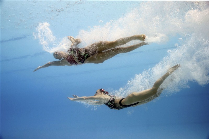 Synchronized swimmers reveal complex coordination under the water's surface at the Rio Olympics. Dancing beneath the water,swimmers,water surface,Under Water Dancing,Rio Olympics 2016,Rio Olympics,Rio Olympics pics,Rio Olympics images,Rio Olympics photos,Rio Olympics stills,Rio Olympics pictures