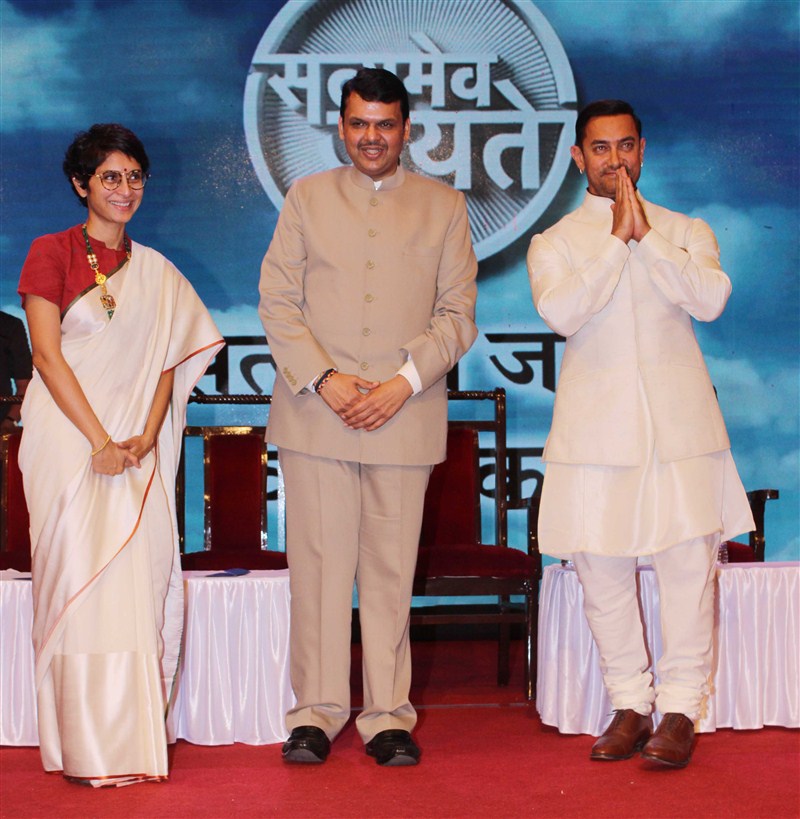 Bolywood actor Aamir Khan at Satyamev Jayate Water Cup awards 2016. Aamir Khan,Satyamev Jayate,Satyamev Jayate Water Cup awards 2016,Satyamev Jayate Water Cup awards,Aamir Khan at Satyamev Jayate Water Cup awards,actor Aamir Khan,Aamir Khan latest pics,Aamir Khan latest images,Aamir Khan latest photos,Aamir Khan latest st