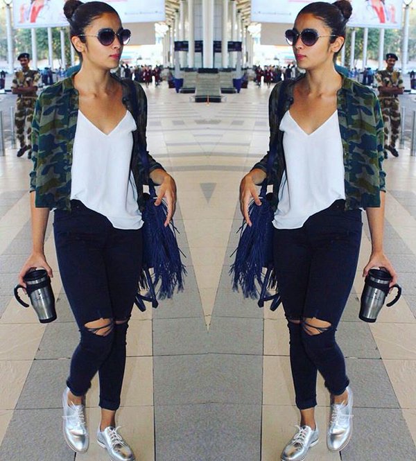 Off late we have spotted the B-Town girls, Alia Bhatt, Shraddha Kapoor and Kriti Sanon in their favourite Black Ripped Jeans. Alia Bhatt,Shraddha Kapoor,Kriti Sanon,Alia Bhatt in Black Ripped Jeans,Shraddha Kapoor spotted in Black Ripped Jeans,Kriti Sanon spotted in Black Ripped Jeans,Black Ripped Jeans,celebs in Black Ripped Jeans