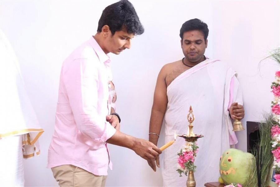 Tamil Movie Kee launched today in Chennai. Celebs like Jiiva, Nikki Galrani and others graced the event. Kee movie launch,Kee launch,Jiiva,Nikki Galrani,Kee movie launch pics,Kee movie launch images,Kee movie launch photos,Kee movie launch stills,Kee movie launch pictures