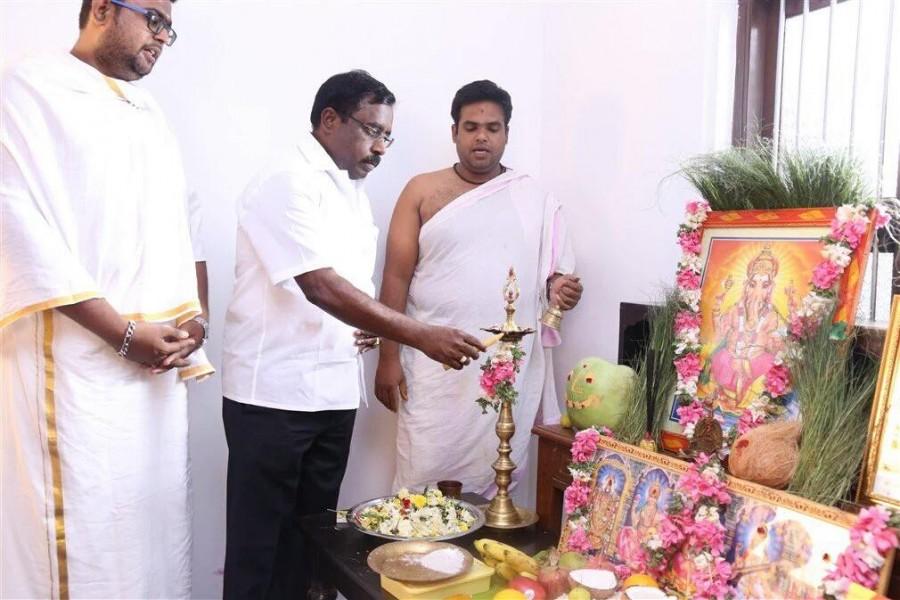 Tamil Movie Kee launched today in Chennai. Celebs like Jiiva, Nikki Galrani and others graced the event. Kee movie launch,Kee launch,Jiiva,Nikki Galrani,Kee movie launch pics,Kee movie launch images,Kee movie launch photos,Kee movie launch stills,Kee movie launch pictures
