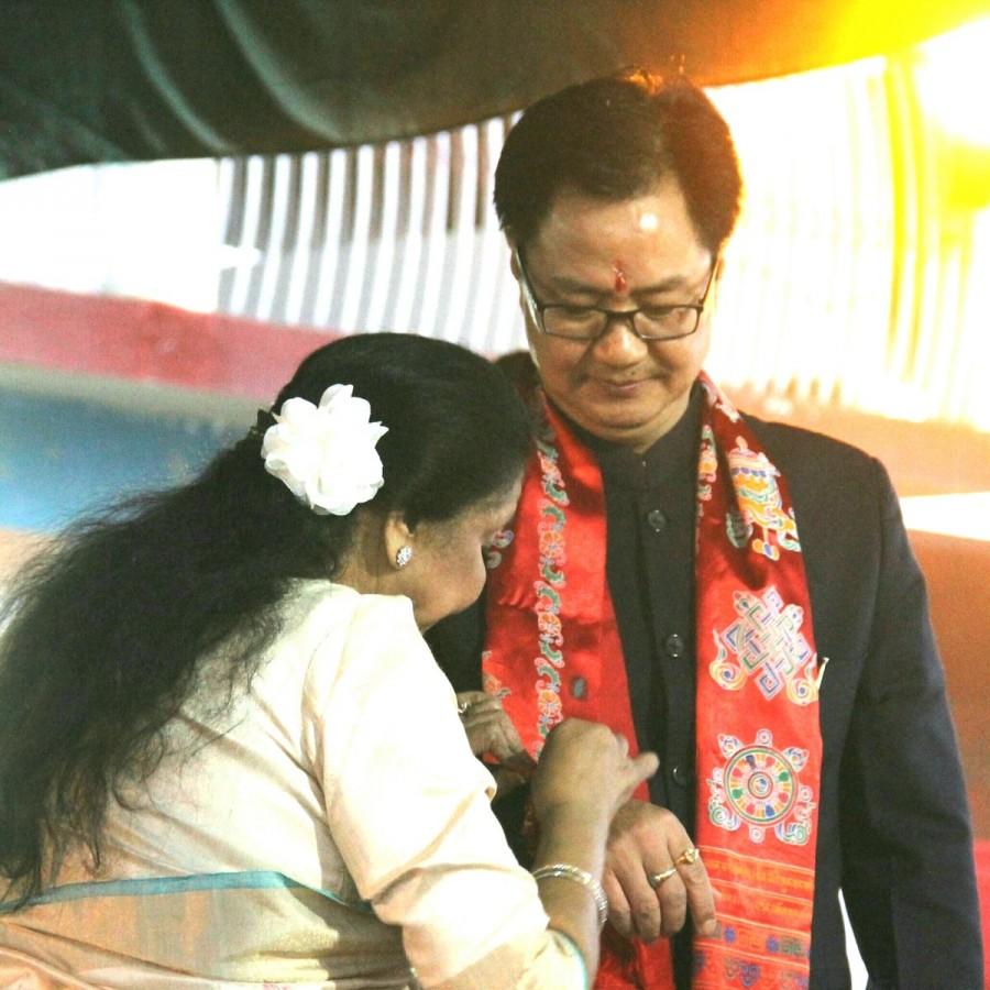 Legendary singer Asha Bhosle dedicated Raksha Bandhan to the Indian armed forces by tying rakhis to Border Security Force (BSF) personnel here. Asha Bhosle,Singer Asha Bhosle,Asha Bhosle dedicates Raksha Bandhan,Indian armed forces,Border Security Force,Raksha Bandhan,Raksha Bandhan celebrations,Raksha Bandhan pics