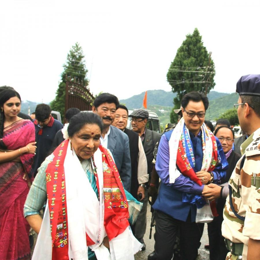 Legendary singer Asha Bhosle dedicated Raksha Bandhan to the Indian armed forces by tying rakhis to Border Security Force (BSF) personnel here. Asha Bhosle,Singer Asha Bhosle,Asha Bhosle dedicates Raksha Bandhan,Indian armed forces,Border Security Force,Raksha Bandhan,Raksha Bandhan celebrations,Raksha Bandhan pics