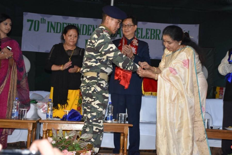 Legendary singer Asha Bhosle dedicated Raksha Bandhan to the Indian armed forces by tying rakhis to Border Security Force (BSF) personnel here. Asha Bhosle,Singer Asha Bhosle,Asha Bhosle dedicates Raksha Bandhan,Indian armed forces,Border Security Force,Raksha Bandhan,Raksha Bandhan celebrations,Raksha Bandhan pics