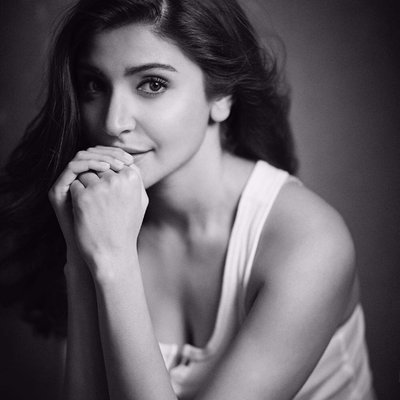 Bollywood celebritites like Shah Rukh Khan, Amitabh Bachchan, Aamir Khan and Priyanka Chopra have congratulated Indian woman shuttler P.V. Sindhu on her Olympic win. Shah Rukh Khan,Amitabh Bachchan,Aamir Khan,Priyanka Chopra,P.V. Sindhu,Indian woman shuttler P.V. Sindhu,P.V. Sindhu in Olympic,B-Town celebrates P.V. Sindhu's Olympic win
