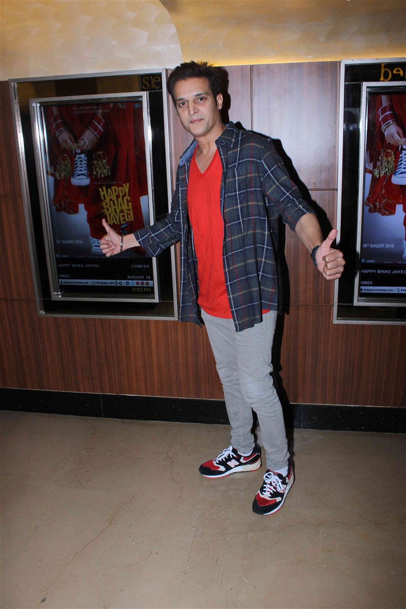 Bollywood movie Happy Bhaag Jaayegi special screening held at PVR, Juhu. Celebs like Richa Chadda, Naved Jaffery, Zarine Khan, Vicky Kaushal, Casting director Mukesh Chhabra, Amy Billimoria, Chunky Pandey, Krishika Lulla, KRK Khan, Mrinal Kulkarni, Ali Fazal and others graced the event. Happy Bhag Jayegi,Happy Bhag Jayegi Special Screening,Richa Chadda,Naved Jaffery,Zarine Khan,Vicky Kaushal,Amy Billimoria,Chunky Pandey,Krishika Lulla,Happy Bhag Jayegi Special Screening pics,Happy Bhag Jayegi Special Screening images,Happy Bhag Jayegi Sp