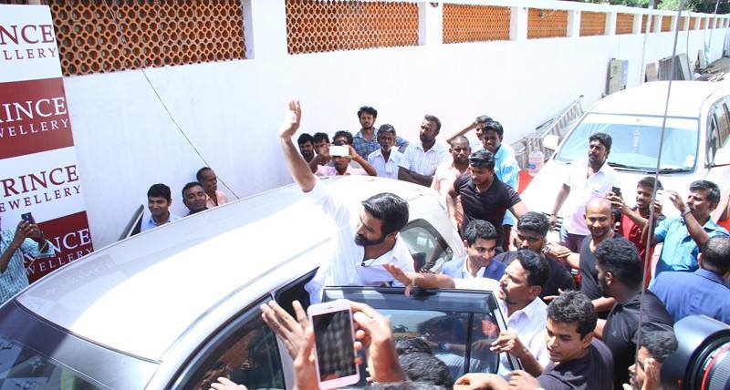South Indian actor Dhanush inaugurates Prince Jewellery showroom in Coimbatore. Dhanush,Dhanush inaugurates Prince Jewellery showroom,Dhanush in Coimbatore,Kodi actor Dhanush,Dhanush latest pics,Dhanush latest images,Dhanush latest photos,Dhanush latest stills,Dhanush latest pictures