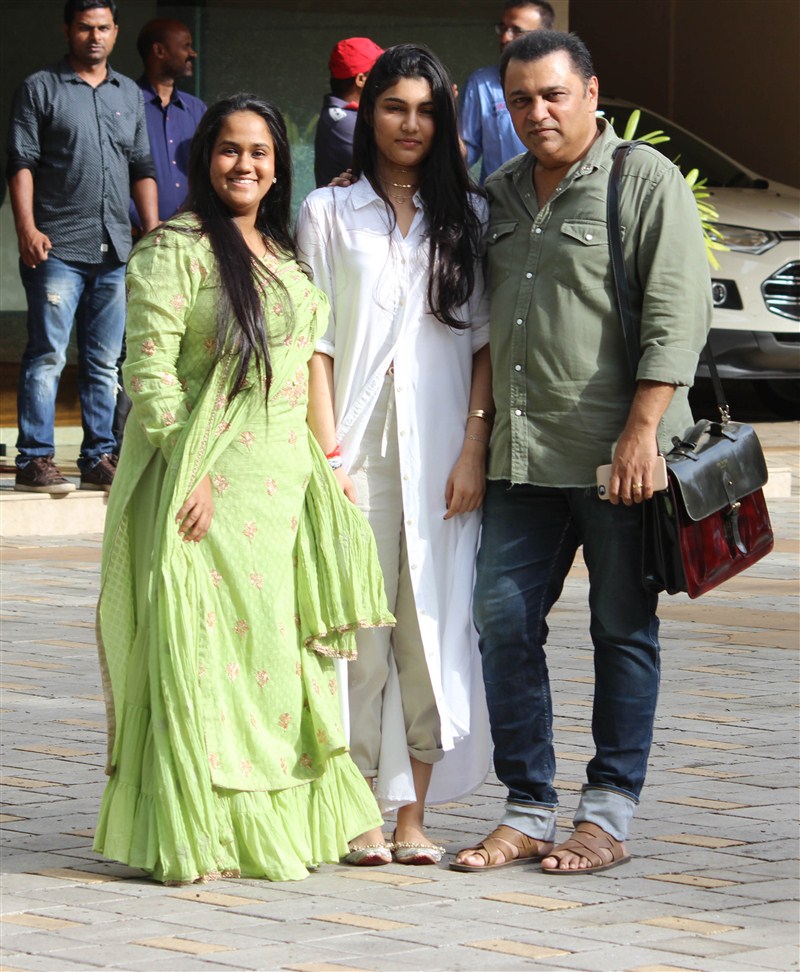 Bollywood actor Salman Khan's family was seen together to celebrate Raksha Bandhan at Salman's sister Alvira's residence in Mumbai. Arpita and Alvira Khan tied Rakhi to their beloved Bhai. Salman Khan,Salman Khan celebrates Raksha Bandhan,Iulia Vantur,Salman Khan girl friend Iulia Vantur,Khan-daan,Being Bhai