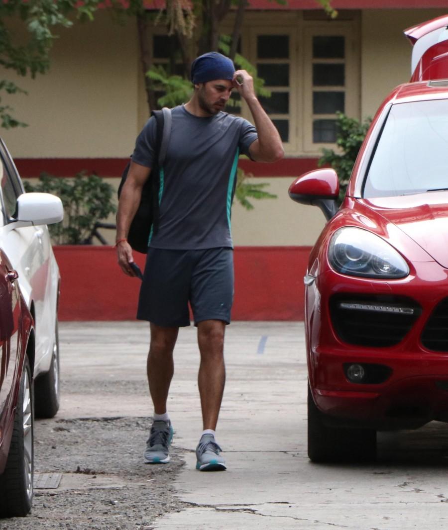 Bollywood actor Shahid Kapoor and Dino Morea spotted at Bandra. Shahid Kapoor spotted at Bandra,Dino Morea spotted at Bandra,Shahid Kapoor and Dino Morea spotted at Bandra,Shahid Kapoor and Dino Morea,Shahid Kapoor,Dino Morea,Shahid Kapoor pics,Dino Morea pics,Shahid Kapoor latest pics,Dino Morea latest pics