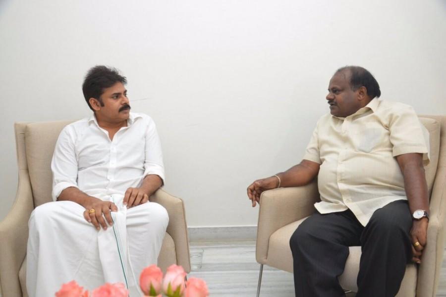 Karnataka ex CM H. D. Kumaraswamy invites power star Pawan Kalyan for his son's Jaguar Audio launch. Pawan Kalyan,H. D. Kumaraswamy,CM H. D. Kumaraswamy,power star Pawan Kalyan,Jaguar Audio launch,Jaguar Audio,Nikhil Gowda,Jaguar music launch,Jaguar,Jaguar audio,Jaguar music