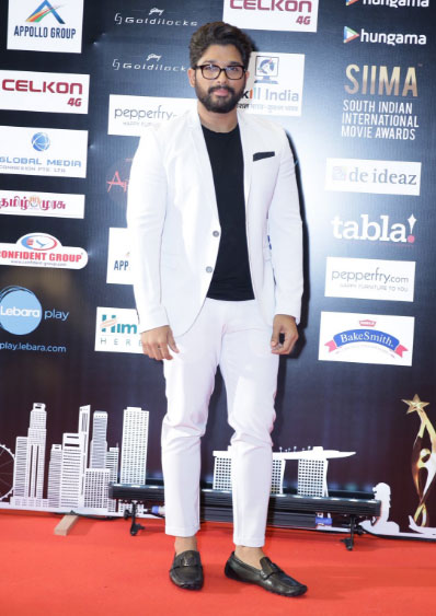South Indian International Movie Awards (2016) event held at Suntec Convention and Exhibition Centre in Singapore. Celebs like Nayantara, Allu Arjun, Anirudh Ravichander, Arun Vijay with his family, Haniska Motwani, Keerthy Suresh, Prakash Raj, Raai Laxmi, Radhika Sarath Kumar, Sai Pallavi, Nithya Menen, Amyra Dastur, Shriya Saran, Khushboo, Vikram, Sivakarthikeyan, Jayam Ravi with his wife, Radhika Apte, Rana Daggubati, Chiranjeevi, Allu Arvind, Shruti Haasan, Suhasini Maniratnam, Samantha Ruth Prabhu, Pranitha Subhash, Puneeth Rajkumar, Sai Kumar, Ali with his wife, Sudheer Babu, Usha Utappa, Lakshmi Manchu, Pragya, Devi Sri Prasad, Anirudh Ravichander, Urvashi Rautela, Vignesh Shivan, S. Janaki, Tejaswini Prakash, Sonal Chauhan, Vedhika, Saqib Saleem, comedy actor Satish, Huma Qureshi and others graced the event. SIIMA Awards 2016,SIIMA Awards,Allu Arjun,Chiranjeevi,Sivakarthikeyan,Vikram,SIIMA Awards pics,SIIMA Awards images,SIIMA Awards photos,SIIMA Awards stills,SIIMA Awards pictures