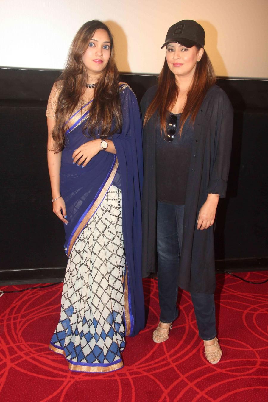 Bollywood movie Dark Chocolate Trailer Launched last night. Dark Chocolate is an upcoming Bollywood movie directed by Agnidev Chatterjee and produced by Pradip Churiwal. The film stars Mahima Chaudhary, Riya Sen, Rajesh Sharma, Mumtaz Sorcar, Shataf Figar in the lead role. Dark Chocolate Trailer Launch,Dark Chocolate Trailer,Mahima Chaudhry,Dark Chocolate Trailer Launch pics,Dark Chocolate Trailer Launch images,Dark Chocolate Trailer Launch photos,Dark Chocolate Trailer Launch stills,Dark Chocolate Trailer Launch pictures