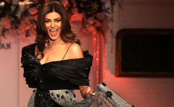 Bollywood actress Sushmita Sen rocked the Ramp in Black dress at Mumbai Fashion Show.