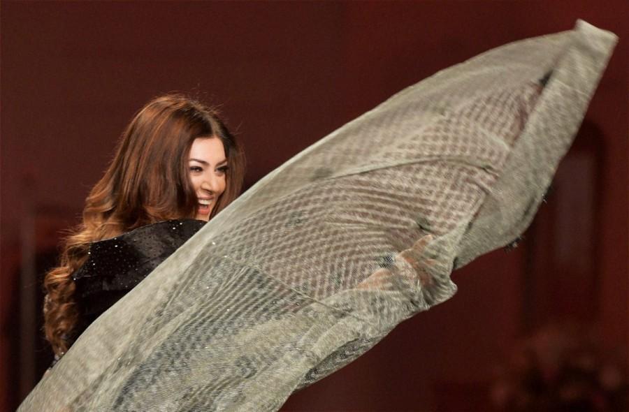 Bollywood actress Sushmita Sen rocked the Ramp in Black dress at Mumbai Fashion Show. Sushmita Sen,Sushmita Sen rocked the Ramp,Sushmita Sen in Black dress,Sushmita Sen in Black dress at Mumbai Fashion Show,Sushmita Sen at Mumbai Fashion Show,Mumbai Fashion Show,Fashion Show,actress Sushmita Sen,Sushmita Sen latest pics,Sushmita Sen latest