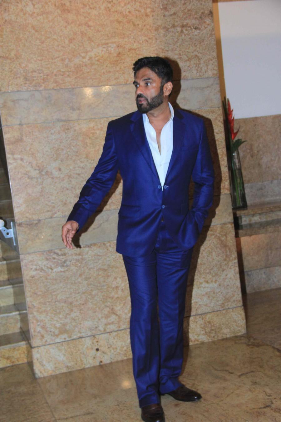 Suniel Shetty Mijwan 2015,Sonam Kapoor,Sonakshi Sinha,abhishek bachchan,Amitabh Bachchan,shabana azmi,manish malhotra,fashion show,photos