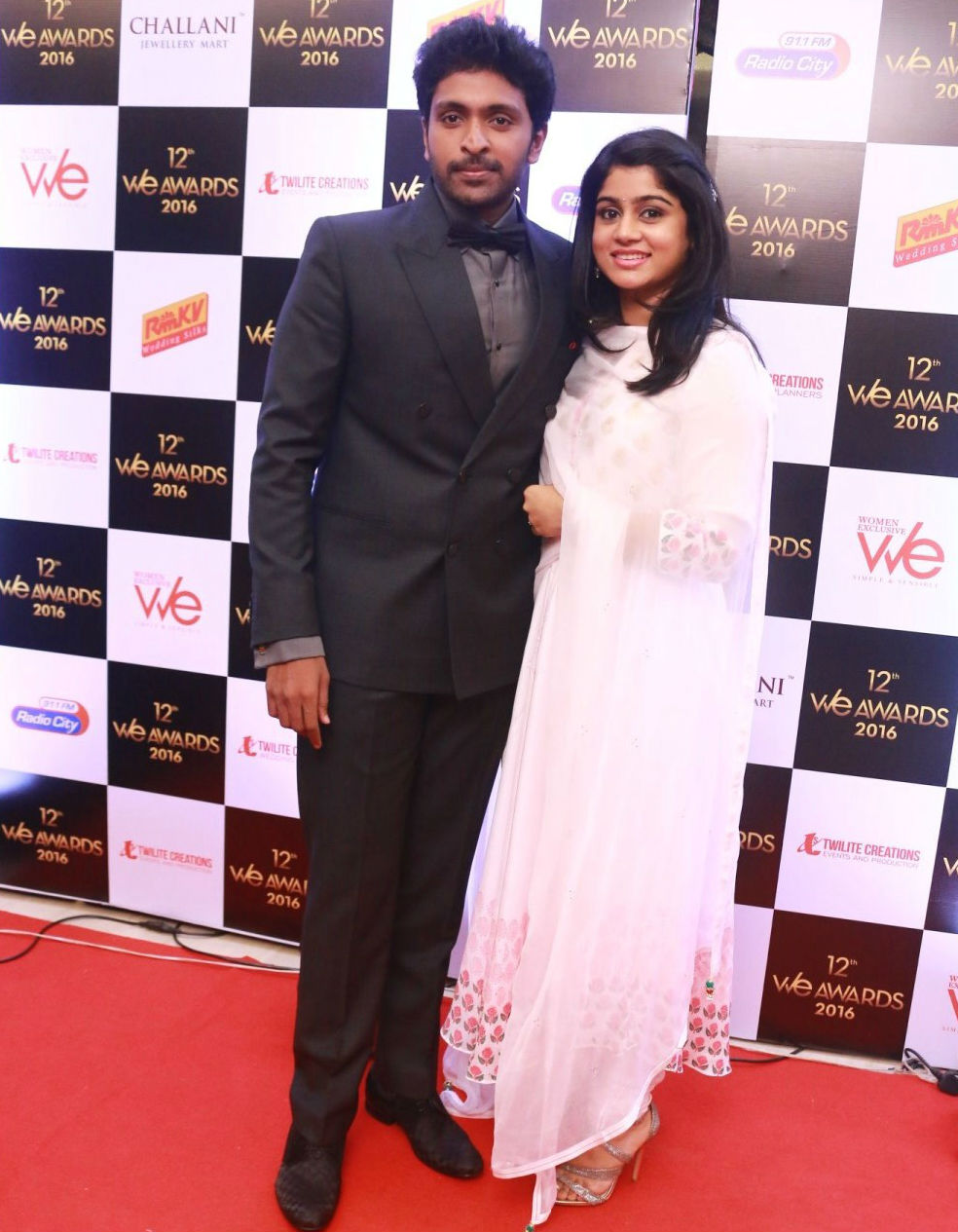 vikram prabhu with his wife in vijay awards