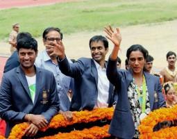 PV Sindhu,Olympic silver medal winner P.V. Sindhu,Hyderabad welcomes PV Sindhu,PV Sindhu in Hyderabad,Pullela Gopichand,PV Sindhu with Silver Medal,PV Sindhu pics,PV Sindhu images,PV Sindhu photos,PV Sindhu stills