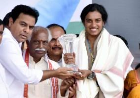 PV Sindhu,Olympic silver medal winner P.V. Sindhu,Hyderabad welcomes PV Sindhu,PV Sindhu in Hyderabad,Pullela Gopichand,PV Sindhu with Silver Medal,PV Sindhu pics,PV Sindhu images,PV Sindhu photos,PV Sindhu stills