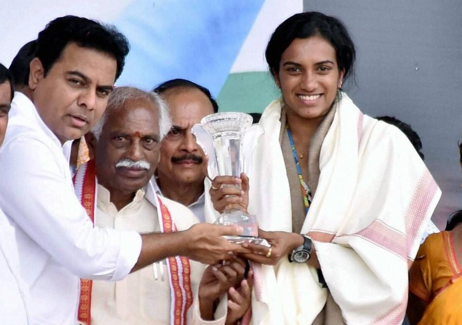 Olympic silver medal winner P.V. Sindhu arrived here on Monday to a hero's welcome. Accompanied by her coach Pullela Gopichand, the star shuttler was received at the airport by ministers and officials from both Telangana and Andhra Pradesh. PV Sindhu,Olympic silver medal winner P.V. Sindhu,Hyderabad welcomes PV Sindhu,PV Sindhu in Hyderabad,Pullela Gopichand,PV Sindhu with Silver Medal,PV Sindhu pics,PV Sindhu images,PV Sindhu photos,PV Sindhu stills