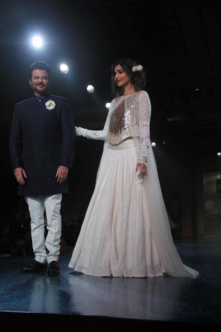 Celebs with their star parents walked the ramp at Mijwan 2015 in Manish Malhotra's collections Mijwan 2015,Sonam Kapoor,Sonakshi Sinha,abhishek bachchan,Amitabh Bachchan,shabana azmi,manish malhotra,fashion show,photos
