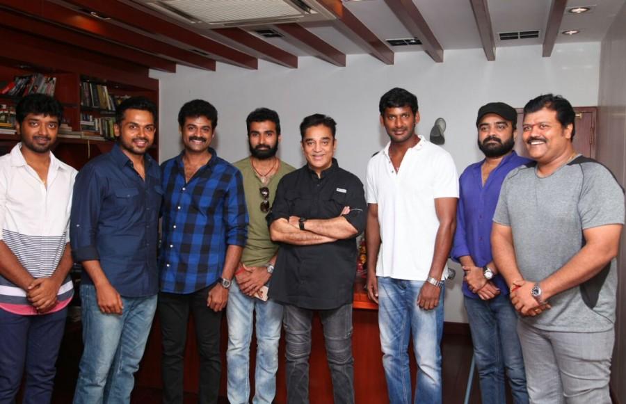 Nadigar Sangam members congratulate Kamal Haasan for Chevalier award. Nadigar Sangam,Kamal Haasan,Chevalier award,Vishal,actor Kamal Haasan,Karthi,Nasser,Kamal Haasan pics,Kamal Haasan images,Kamal Haasan photos,Kamal Haasan stills,Kamal Haasan pictures