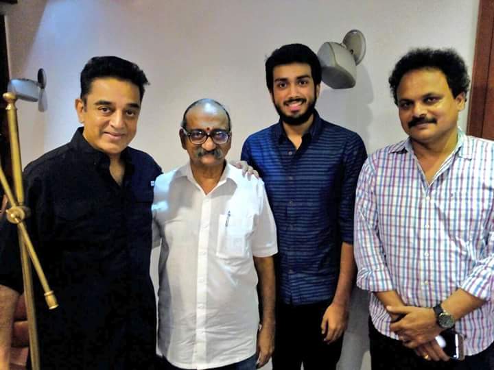 Nadigar Sangam members congratulate Kamal Haasan for Chevalier award. Nadigar Sangam,Kamal Haasan,Chevalier award,Vishal,actor Kamal Haasan,Karthi,Nasser,Kamal Haasan pics,Kamal Haasan images,Kamal Haasan photos,Kamal Haasan stills,Kamal Haasan pictures
