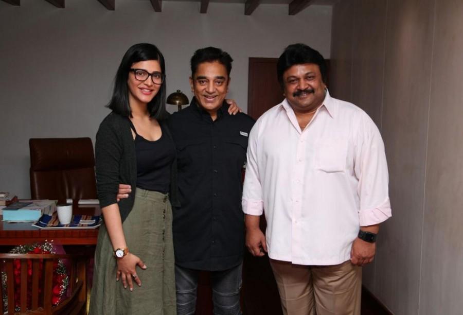 Celebs like Suriya, Shruti Haasan, Prabhu, Karthi, Sivakumar, Director K. S. Ravikumar met Ulaganayagan Kamal Haasan and wished him for Chevalier award. Suriya,Shruti Haasan,Prabhu,Karthi,Sivakumar,Ravikumar,Kamal Haasan,Kamal Haasan Chevalier award,Chevalier award,Chevalier,Ulaganayagan,Ulaganayagan Kamal Haasan