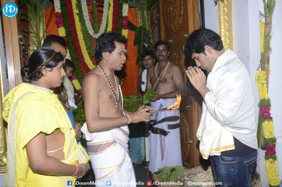 Actor Ram Charan performs special pooja on the eve of Chiranjeevi's birthday. Ram Charan,Ram Charan Teja,Chiranjeevi,Chiranjeevi birthday,Ram Charan perform special pooja,Chiranjeevi birthday celebrations,Chiranjeevi birthday special,Chiru 150,Khaidi 150,Khaidi 150 first look,Khaidi 150 poster