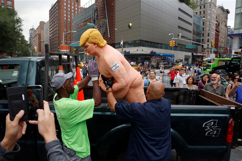 NYC parks workers remove a nude statue of Donald Trump from Union Square. Nude Donald Trump,Nude Donald Trump statue,Donald Trump Nude statue,Donald Trump Nude,Donald Trump statue removed,Nude statue,Union Square,NYC parks