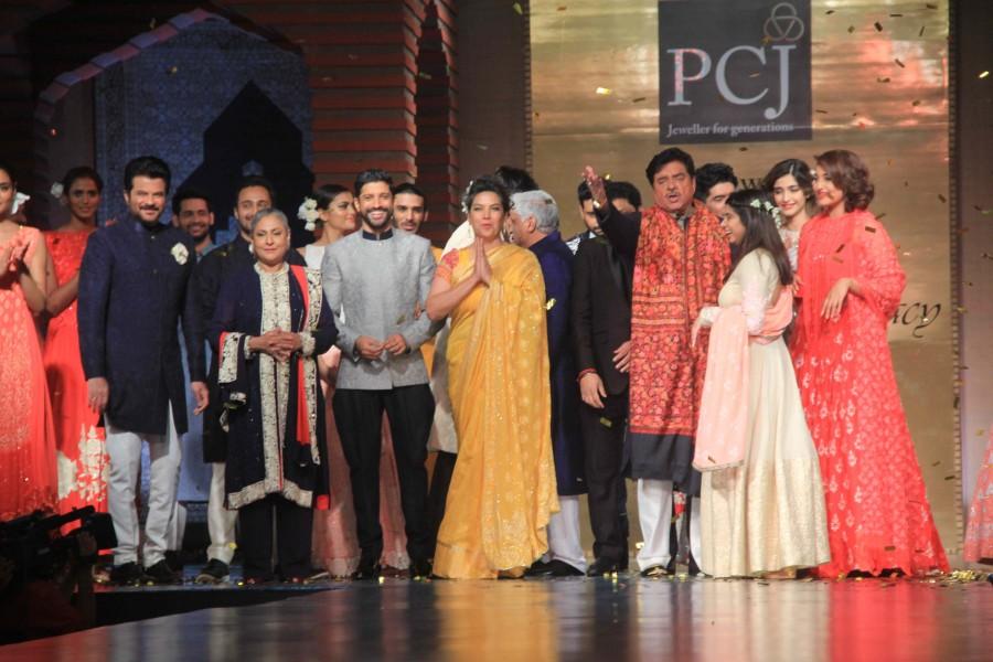Mijwan 2015 Fashion Show held by Shabana Azmi Mijwan 2015,Sonam Kapoor,Sonakshi Sinha,abhishek bachchan,Amitabh Bachchan,shabana azmi,manish malhotra,fashion show,photos