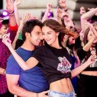 Befikre,Ranveer Singh,Vaani Kapoor,Befikre movie stills,Befikre movie pictures,Befikre movie photos,Befikre movie pics,Bollywood movie Befikre,Ranveer Singh and Vaani Kapoor,Ranveer Singh kisses Vaani Kapoor