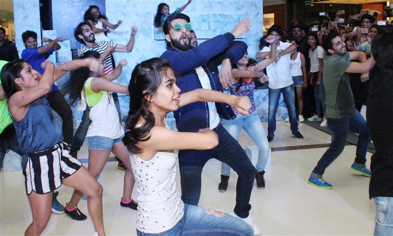 Bollywood actor Ranveer Singh promotes toothpaste brand Colgate Max Fresh. Ranveer Singh,Ranveer Singh promotes Colgate Max Fresh,Ranveer Singh promotes toothpaste,Colgate Max Fresh,Colgate toothpaste Max Fresh,Colgate toothpaste,Ranveer Singh latest pics,Ranveer Singh latest images,Ranveer Singh latest photos,Ranveer Singh late
