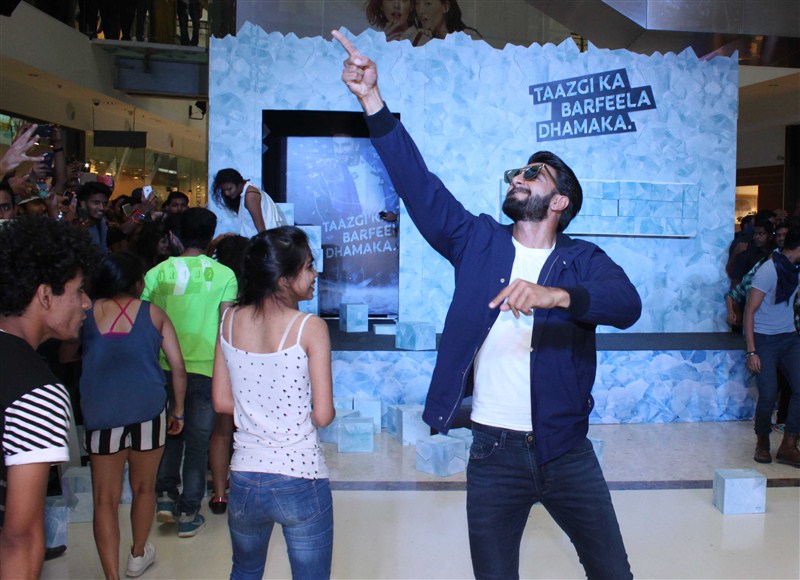 Bollywood actor Ranveer Singh promotes toothpaste brand Colgate Max Fresh. Ranveer Singh,Ranveer Singh promotes Colgate Max Fresh,Ranveer Singh promotes toothpaste,Colgate Max Fresh,Colgate toothpaste Max Fresh,Colgate toothpaste,Ranveer Singh latest pics,Ranveer Singh latest images,Ranveer Singh latest photos,Ranveer Singh late