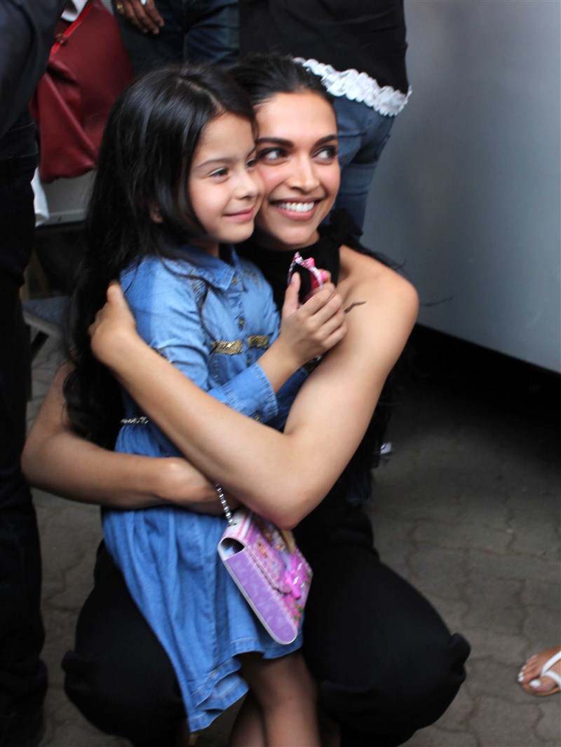 Bollywood actress Deepika Padukone spotted at Mehboob Studio in Bandra, Mumbai. Deepika Padukone,Deepika Padukone spotted at Mehboob Studio,Deepika Padukone at Mehboob Studio,Deepika Padukone spotted at Bandra,actress Deepika Padukone,Deepika Padukone latest pics,Deepika Padukone latest images,Deepika Padukone latest stills,Deepika P