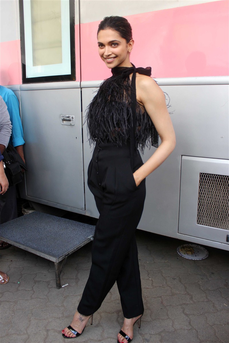 Bollywood actress Deepika Padukone spotted at Mehboob Studio in Bandra, Mumbai. Deepika Padukone,Deepika Padukone spotted at Mehboob Studio,Deepika Padukone at Mehboob Studio,Deepika Padukone spotted at Bandra,actress Deepika Padukone,Deepika Padukone latest pics,Deepika Padukone latest images,Deepika Padukone latest stills,Deepika P